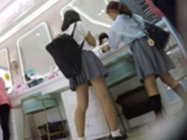 【JKパンチラ盗撮】原宿の制服女子高生！2画像